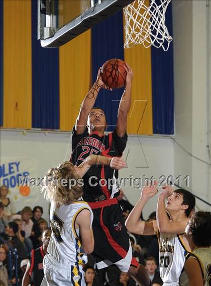 Thumbnail 3 in Salesian vs. Gridley (Gridley Invitational) photogallery.