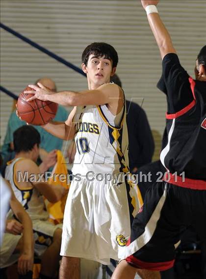 Thumbnail 3 in Salesian vs. Gridley (Gridley Invitational) photogallery.