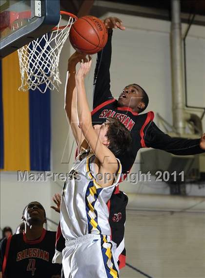 Thumbnail 3 in Salesian vs. Gridley (Gridley Invitational) photogallery.