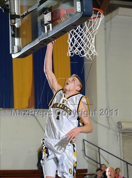 Thumbnail 3 in Salesian vs. Gridley (Gridley Invitational) photogallery.