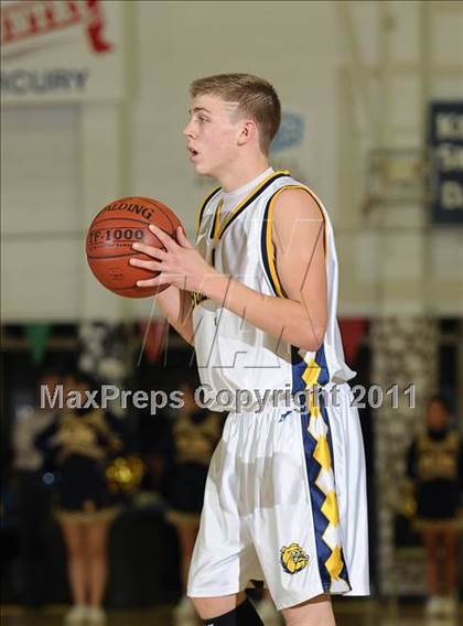 Thumbnail 3 in Salesian vs. Gridley (Gridley Invitational) photogallery.