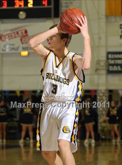 Thumbnail 2 in Salesian vs. Gridley (Gridley Invitational) photogallery.