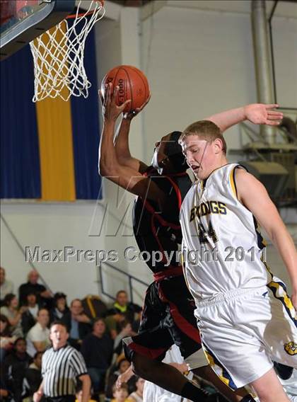 Thumbnail 1 in Salesian vs. Gridley (Gridley Invitational) photogallery.