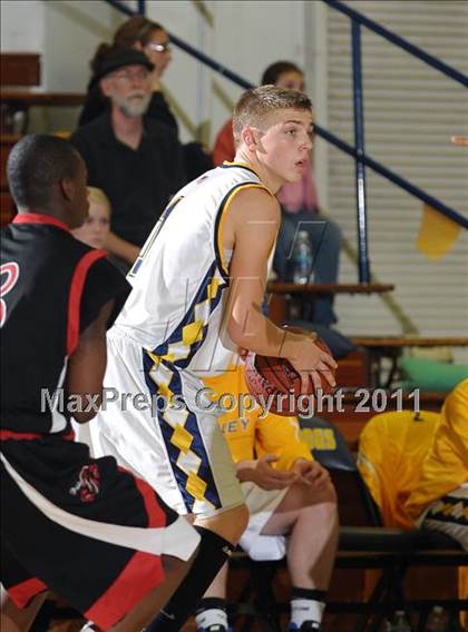 Thumbnail 1 in Salesian vs. Gridley (Gridley Invitational) photogallery.