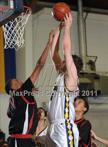 Thumbnail 1 in Salesian vs. Gridley (Gridley Invitational) photogallery.