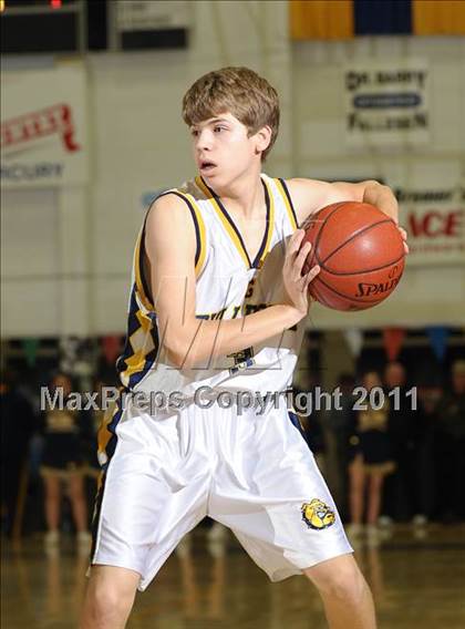Thumbnail 3 in Salesian vs. Gridley (Gridley Invitational) photogallery.