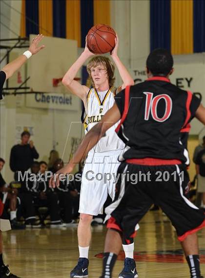 Thumbnail 3 in Salesian vs. Gridley (Gridley Invitational) photogallery.