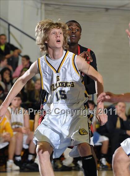 Thumbnail 2 in Salesian vs. Gridley (Gridley Invitational) photogallery.