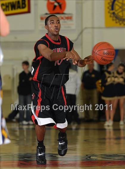 Thumbnail 2 in Salesian vs. Gridley (Gridley Invitational) photogallery.