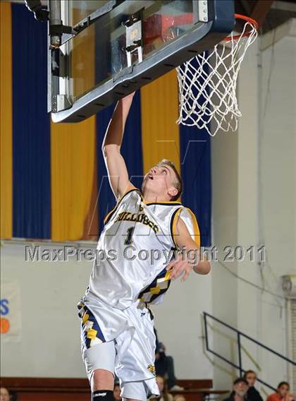 Thumbnail 1 in Salesian vs. Gridley (Gridley Invitational) photogallery.