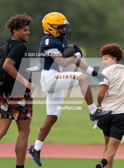 Thumbnail 3 in Cypress Ranch vs New Caney (B teams) photogallery.