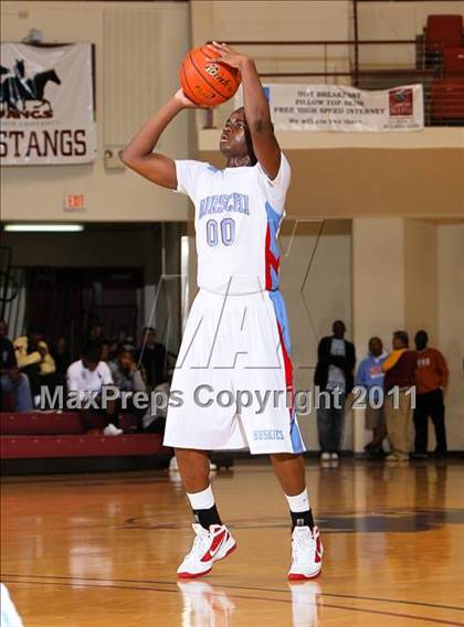 Thumbnail 3 in Hirschi vs. Hebron (Fantasy of Lights) photogallery.