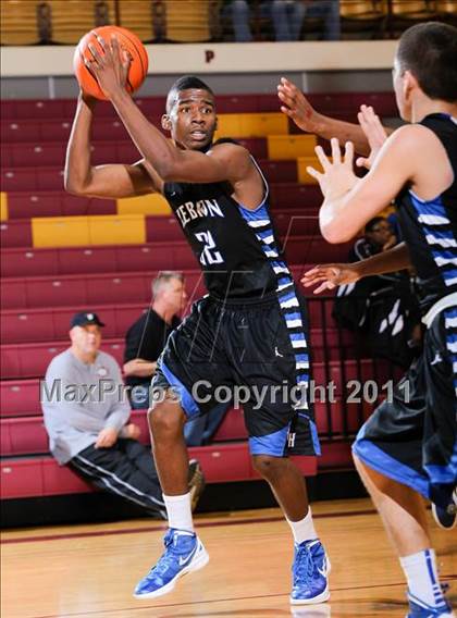 Thumbnail 3 in Hirschi vs. Hebron (Fantasy of Lights) photogallery.