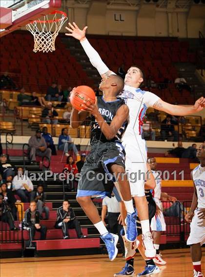 Thumbnail 3 in Hirschi vs. Hebron (Fantasy of Lights) photogallery.
