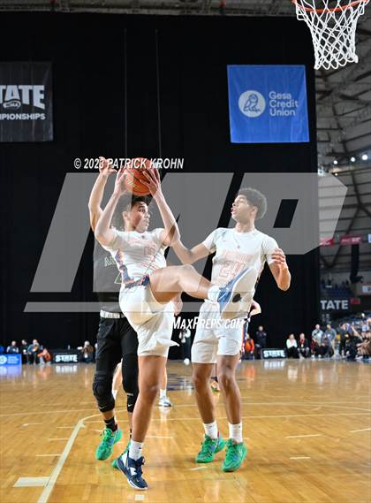 Thumbnail 3 in Eastside Catholic vs. Auburn (WIAA State Quarterfinal) photogallery.