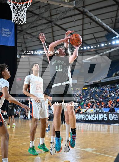 Thumbnail 3 in Eastside Catholic vs. Auburn (WIAA State Quarterfinal) photogallery.
