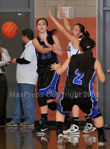 Thumbnail 3 in Dana Hills vs. St. Paul (Nike Extravaganza) photogallery.