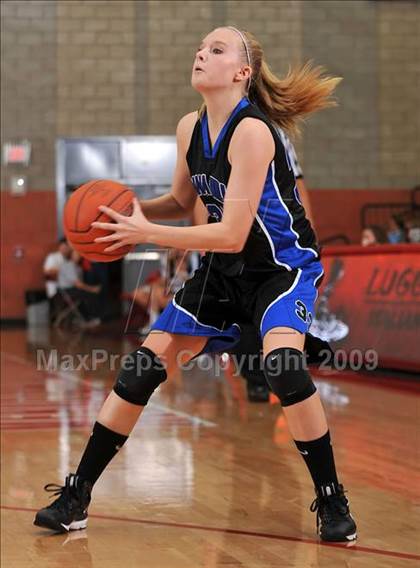 Thumbnail 3 in Dana Hills vs. St. Paul (Nike Extravaganza) photogallery.