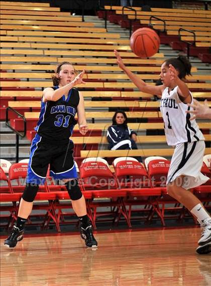 Thumbnail 3 in Dana Hills vs. St. Paul (Nike Extravaganza) photogallery.
