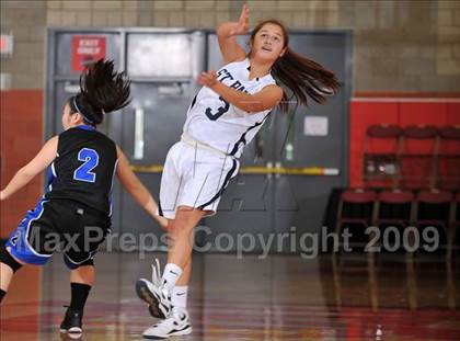 Thumbnail 2 in Dana Hills vs. St. Paul (Nike Extravaganza) photogallery.