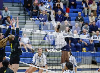 Thumbnail 3 in Lovett vs. St. Vincent's (GHSA Private Quarterfinal) photogallery.