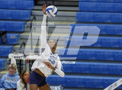 Thumbnail 3 in Lovett vs. St. Vincent's (GHSA Private Quarterfinal) photogallery.