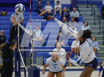 Thumbnail 2 in Lovett vs. St. Vincent's (GHSA Private Quarterfinal) photogallery.