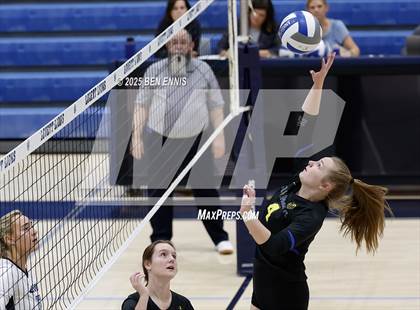 Thumbnail 3 in Lovett vs. St. Vincent's (GHSA Private Quarterfinal) photogallery.