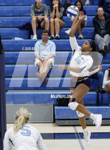Thumbnail 3 in Lovett vs. St. Vincent's (GHSA Private Quarterfinal) photogallery.
