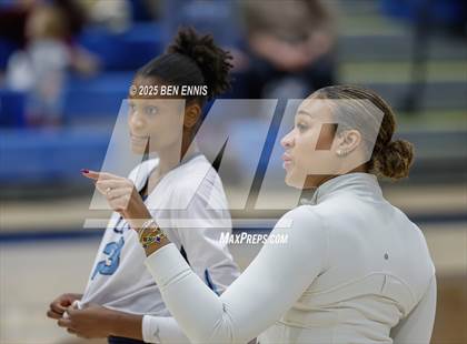 Thumbnail 3 in Lovett vs. St. Vincent's (GHSA Private Quarterfinal) photogallery.