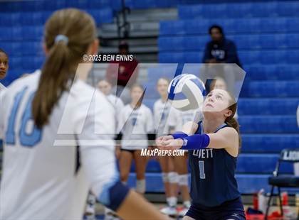 Thumbnail 1 in Lovett vs. St. Vincent's (GHSA Private Quarterfinal) photogallery.