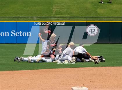 Thumbnail 2 in New Home vs. Centerville (UIL Baseball 2A D1 Final) photogallery.