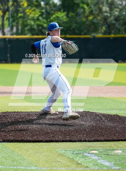 Thumbnail 3 in Regis Jesuit vs Broomfield (CHSAA 5A 3rd Round Consolation) photogallery.