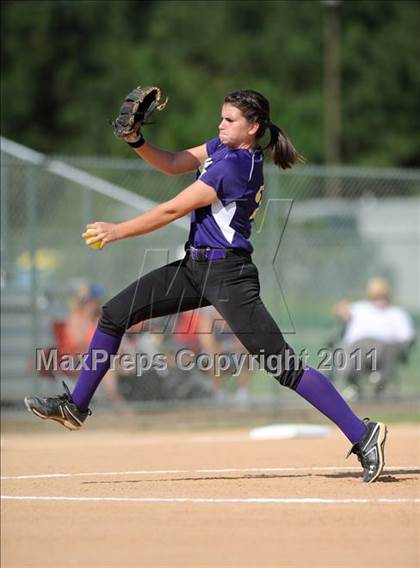 Thumbnail 3 in Clayton vs. Holly Springs (NCHSAA 4A East Regional Final) photogallery.
