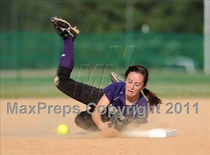 Thumbnail 3 in Clayton vs. Holly Springs (NCHSAA 4A East Regional Final) photogallery.