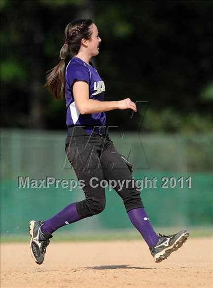 Thumbnail 3 in Clayton vs. Holly Springs (NCHSAA 4A East Regional Final) photogallery.