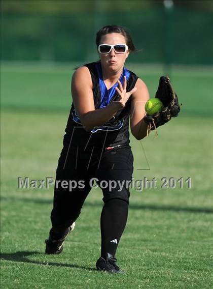 Thumbnail 3 in Clayton vs. Holly Springs (NCHSAA 4A East Regional Final) photogallery.