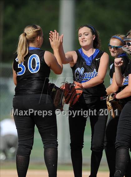 Thumbnail 3 in Clayton vs. Holly Springs (NCHSAA 4A East Regional Final) photogallery.
