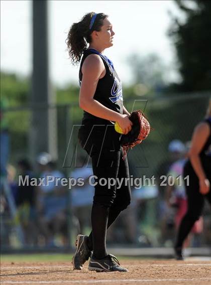 Thumbnail 2 in Clayton vs. Holly Springs (NCHSAA 4A East Regional Final) photogallery.