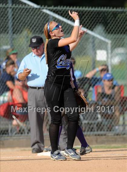 Thumbnail 2 in Clayton vs. Holly Springs (NCHSAA 4A East Regional Final) photogallery.