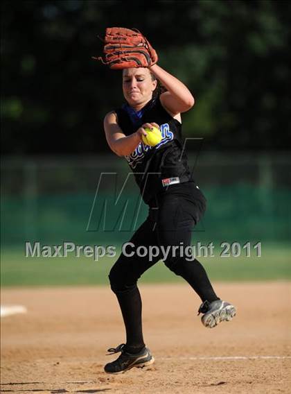 Thumbnail 2 in Clayton vs. Holly Springs (NCHSAA 4A East Regional Final) photogallery.