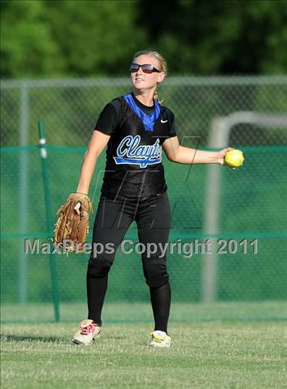 Thumbnail 3 in Clayton vs. Holly Springs (NCHSAA 4A East Regional Final) photogallery.