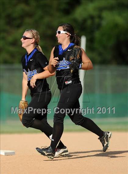 Thumbnail 2 in Clayton vs. Holly Springs (NCHSAA 4A East Regional Final) photogallery.