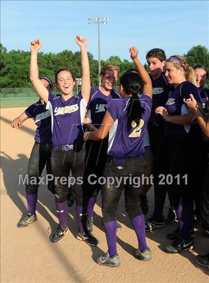 Thumbnail 1 in Clayton vs. Holly Springs (NCHSAA 4A East Regional Final) photogallery.