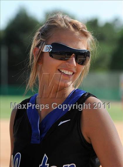 Thumbnail 3 in Clayton vs. Holly Springs (NCHSAA 4A East Regional Final) photogallery.