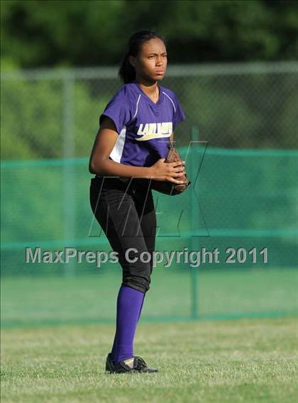 Thumbnail 3 in Clayton vs. Holly Springs (NCHSAA 4A East Regional Final) photogallery.