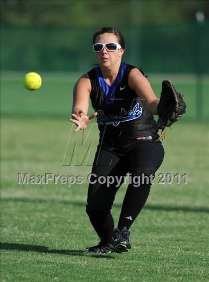 Thumbnail 2 in Clayton vs. Holly Springs (NCHSAA 4A East Regional Final) photogallery.