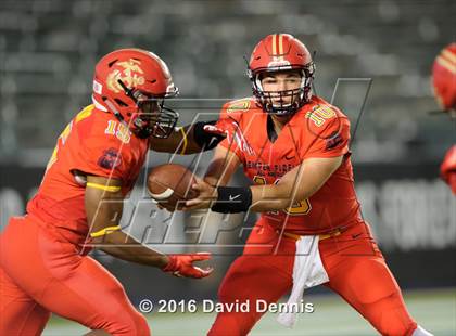 Thumbnail 1 in 2016 Semper Fidelis All-American Bowl photogallery.