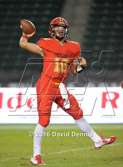 Thumbnail 2 in 2016 Semper Fidelis All-American Bowl photogallery.