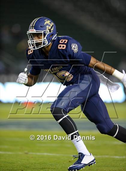 Thumbnail 2 in 2016 Semper Fidelis All-American Bowl photogallery.